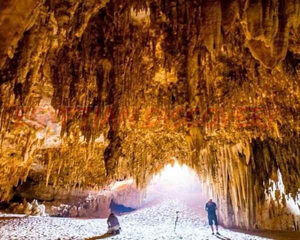 The Ultimate Al-Gara Cave Expedition: 4-Day Western Desert Safari