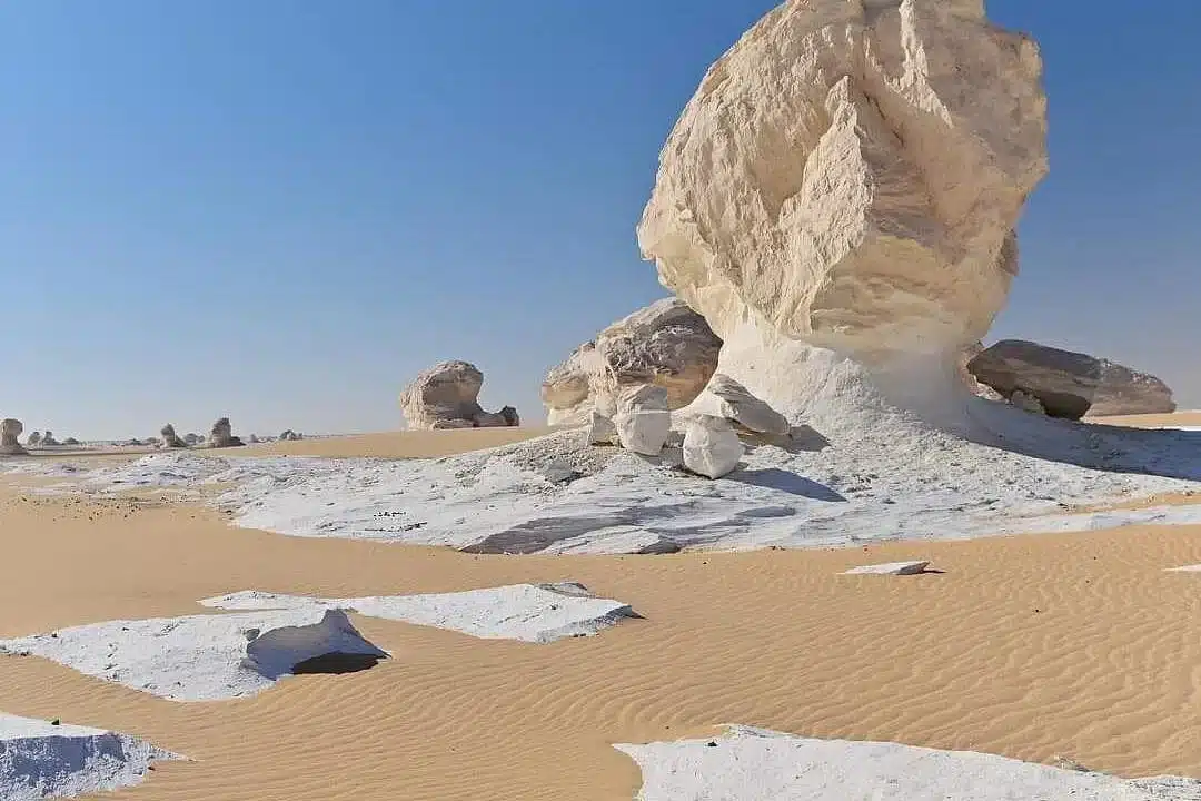 The Ultimate White Desert and Black Desert Day Trip
