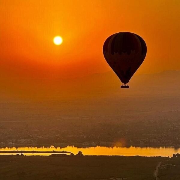 Luxor: West Bank Hot Air Balloon Ride with Hotel Pickup